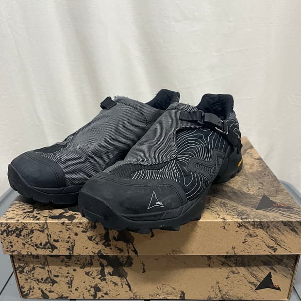 Roa minaar black 42