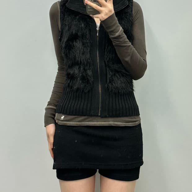 게스 블랙 퍼 니트 조끼