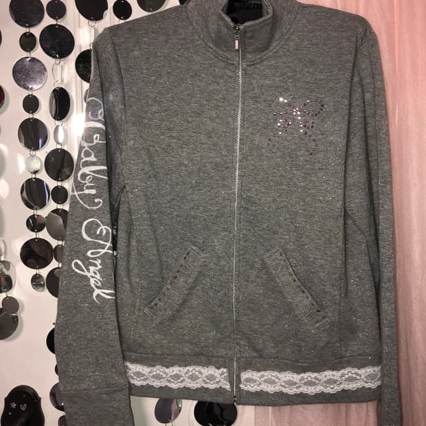 gray ribbon cubic lettering outer