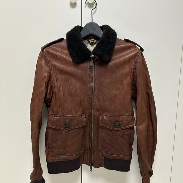 버버리 봄버 가죽 자켓