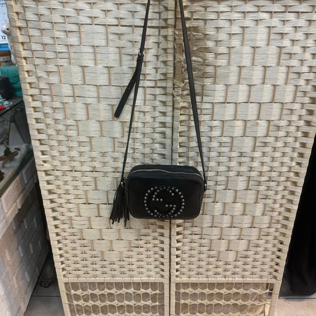 정품 구찌 스터드 디스코백 팝니다