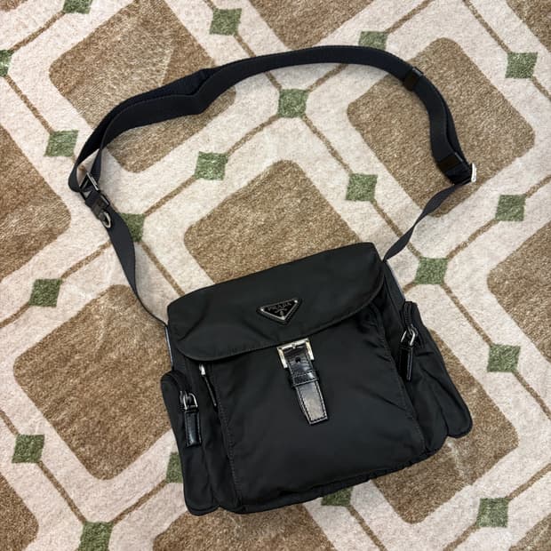 프라다 나일론 포코노 크로스