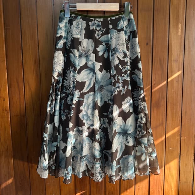 lois crayon flower skirt