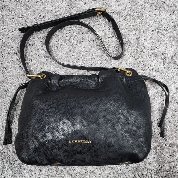 버버리 레더 크로스백