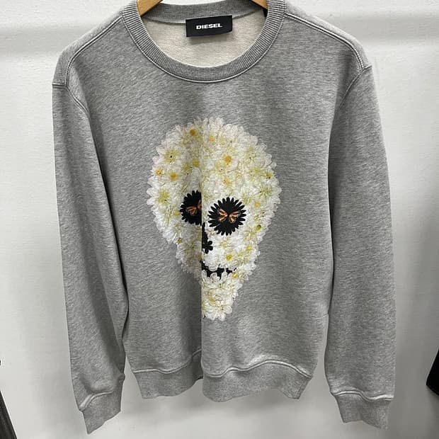 100-105) 디젤 스컬플라워 맨투맨 