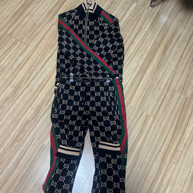 구찌 트레이닝 집업 세트 선착순