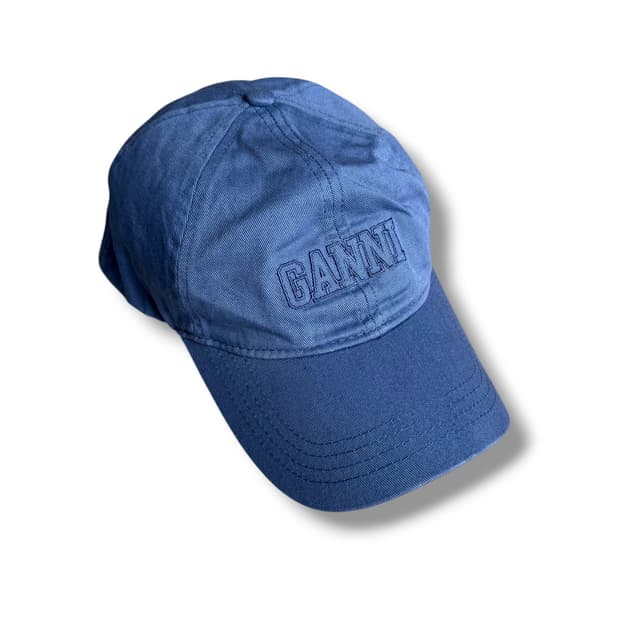 가니 블루 자수 볼캡