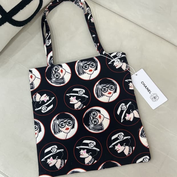 샤넬 뷰티 라인 캔버스 에코백 