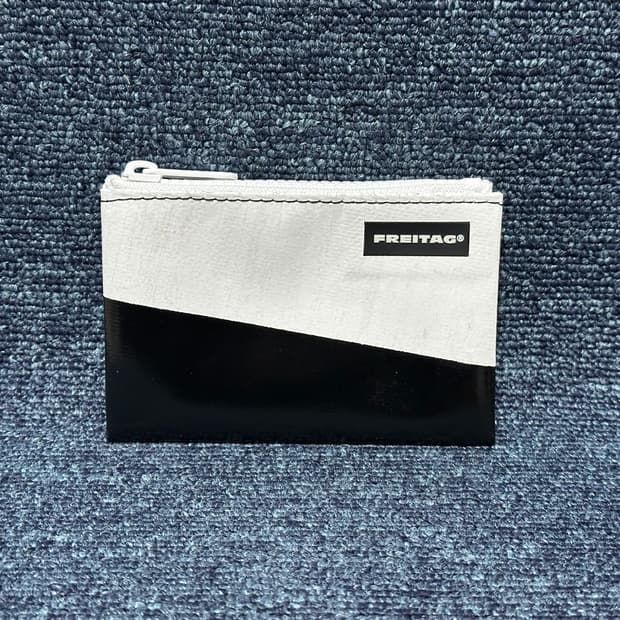 새제품 Freitag 프라이탁 희귀 검흰 블레어