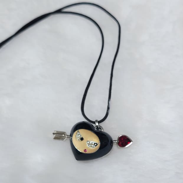 스와로브스키 발렌타인 한정 목걸이