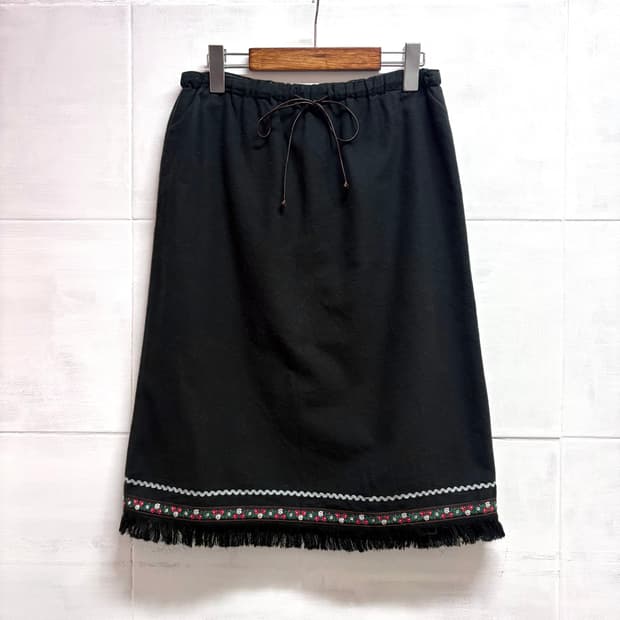 블랙 에스닉 태슬 미디 스커트 JPN