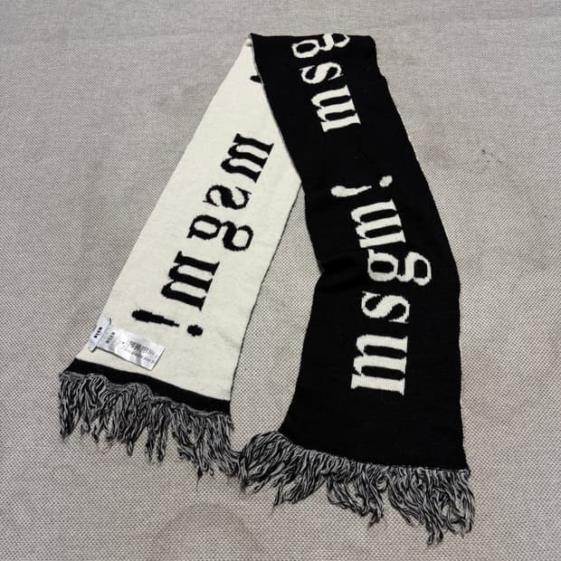 MSGM 블랙/화이트 로고 머플러