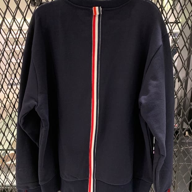 [4] 톰브라운 백삼선 맨투맨