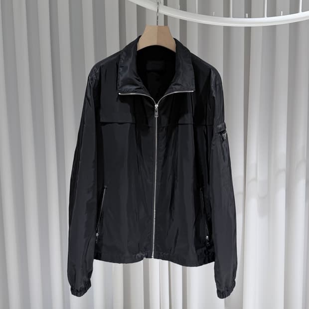 (S+/58) / 프라다 삼각로고 나일론 블랙 바람막이