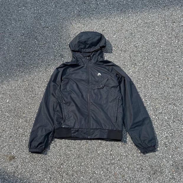  " Nike ACG " windbreak