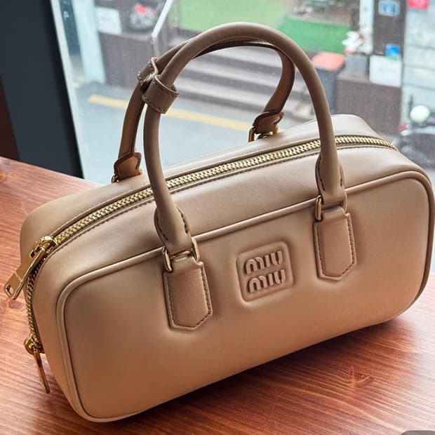 미우미우 아르카디백 베이지