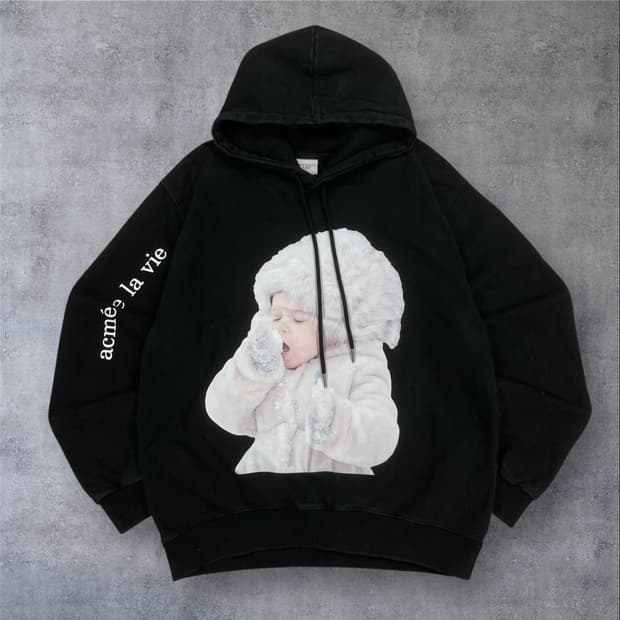 아크메드라비 블랙 컬러 베이비 페이스 빅로고 후드티