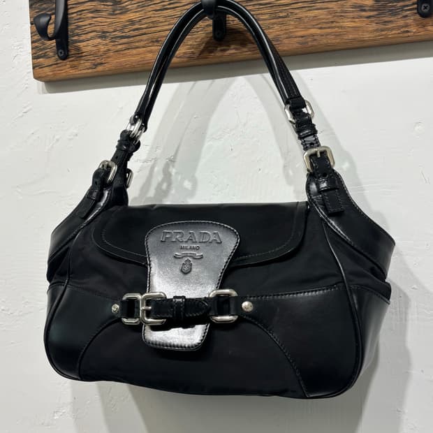 Prada 프라다 블랙 나일론&레더 버클 숄더백 