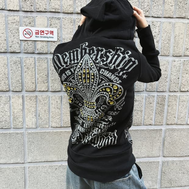 글리츠 큐빅 디테일 와이드넥 후드티