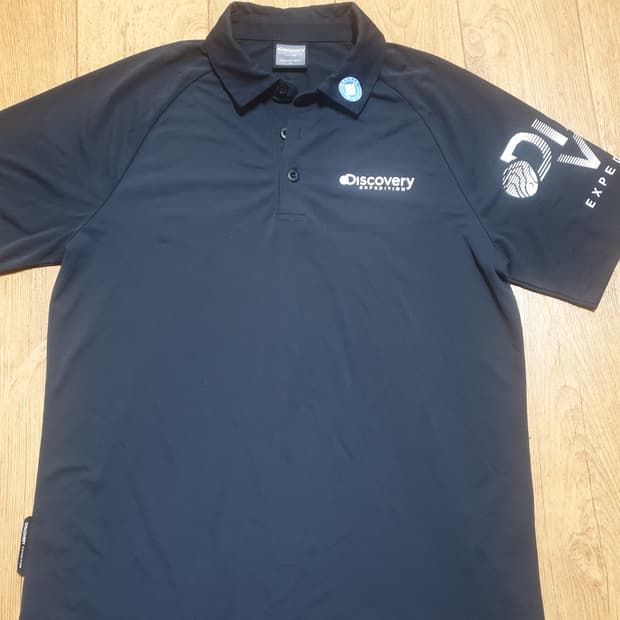 디스커버리 반팔 카라티 95 사이즈입니다