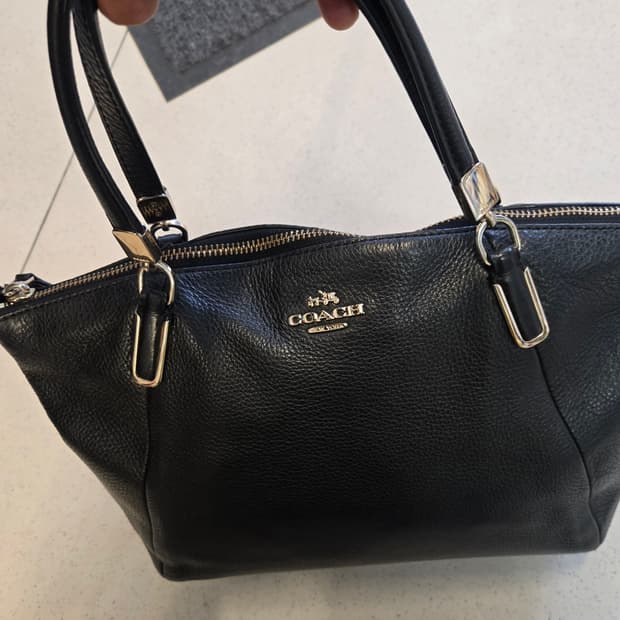 코치 블랙 페블드 레더 가죽