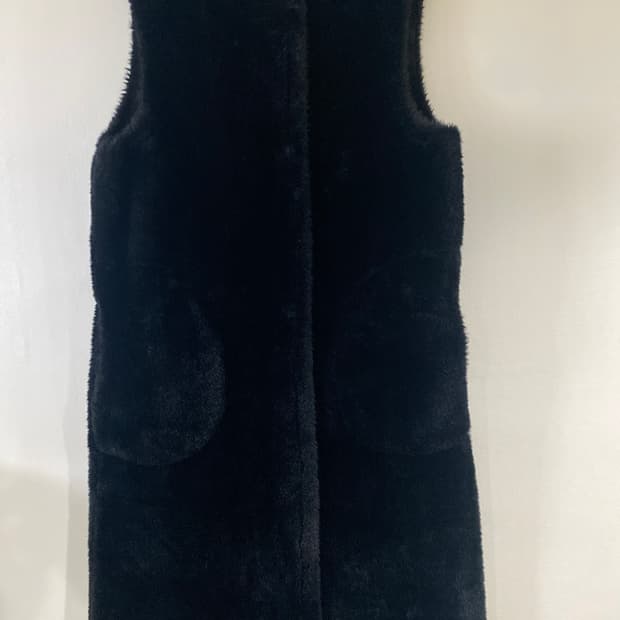 앳노트 블랙 롱 퍼 베스트 조끼