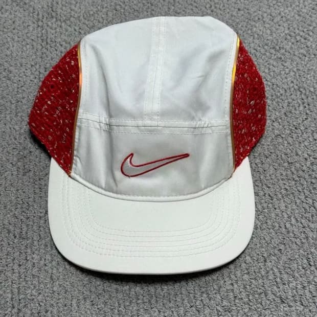 슈프림 나이키 캠프캡