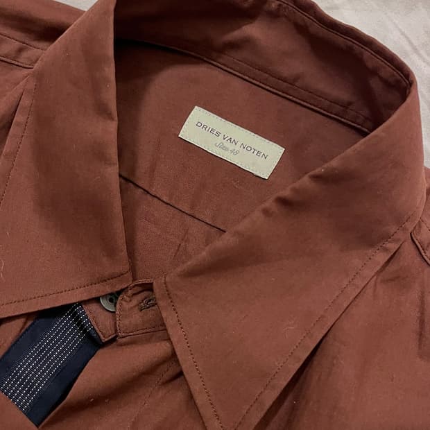 드리스반노튼 브라운 셔츠