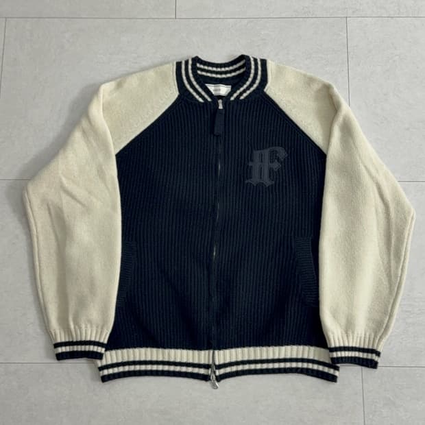 블랙아웃 피어스 니트 바시티 블랙 L