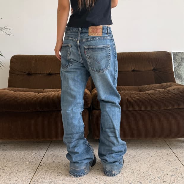 Levi’s 525 미드워시 부츠컷 데님 팬츠