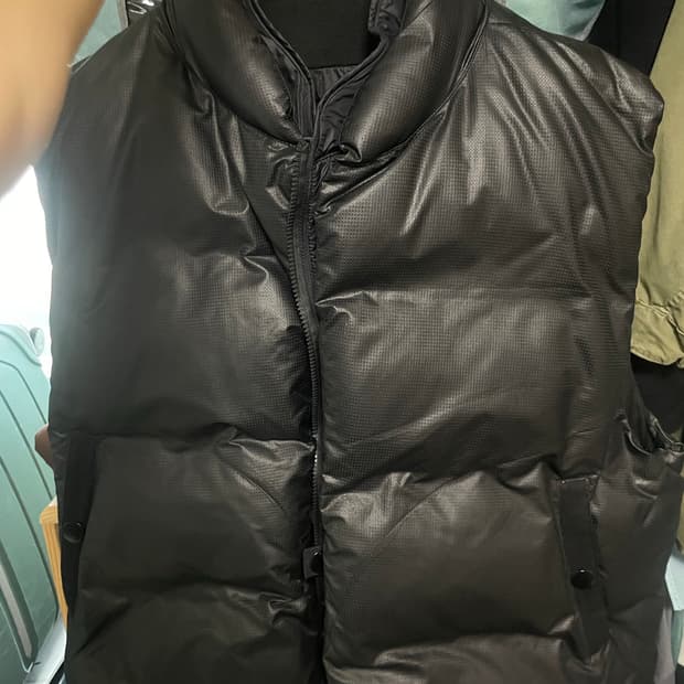 디서먼트 패딩조끼