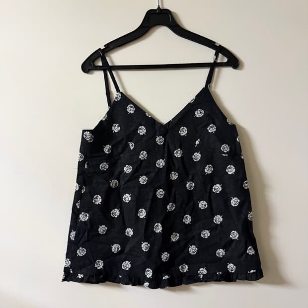 새상품 여자 엠보 로즈 끈나시 블라우스