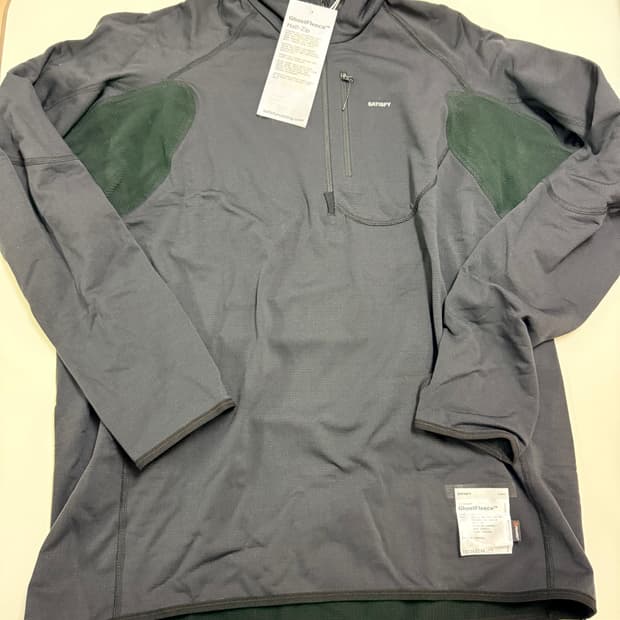 [새제품] 새티스파이 퍼즈플리스 하프 집 블랙 XL