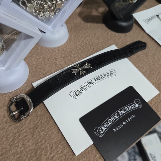 크롬하츠 타이니 건슬링어 가죽팔찌