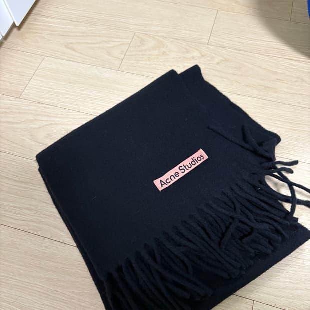 아크네스튜디오 머플러 블랙