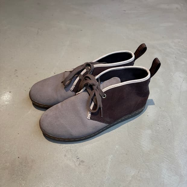250) Dr. Martens 스웨이드 처카 부츠