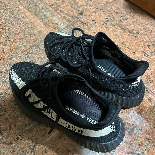 아디다스 이지부스트 350 V2 코어 블랙 화이트 260