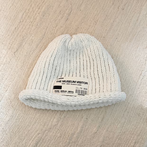 더뮤지엄비지터 티켓 비니 화이트