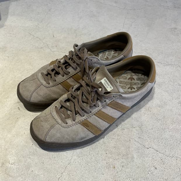 아디다스 토바코 팬톤 메사 스니커즈