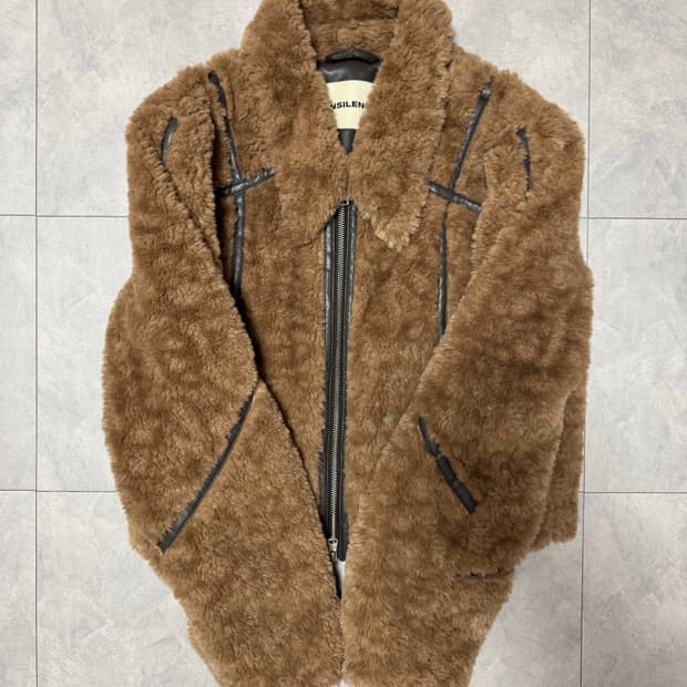 인사일런스 레더 바인딩 에코 퍼 점퍼