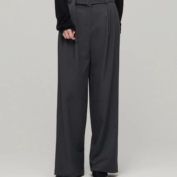 무신사 스탠다드 우먼즈 리얼 와이드 벨티드 슬랙스 27(새상품