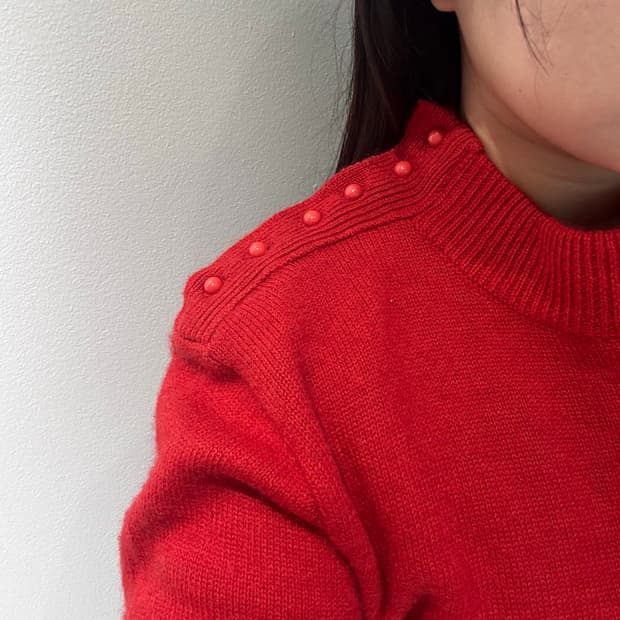 VT) Red button knit 