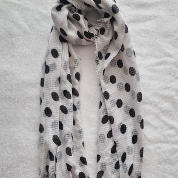 빈티지 긱시크 도트 머플러