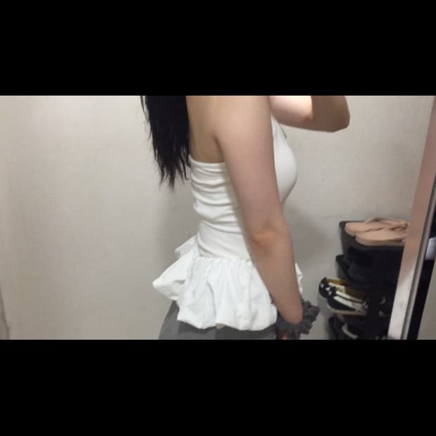 홀터넥 슬리브리스