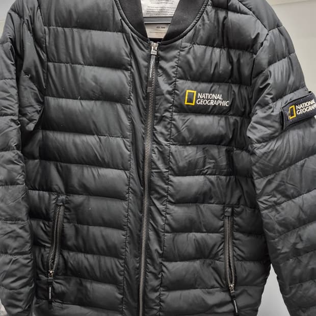 네셔널지오그래픽 정품 오리털경량패딩 100사이즈 팝니다 