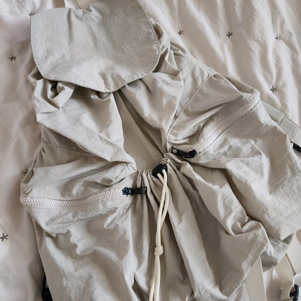 에이블리 나일론 경량 스트링 쓰리포켓 백팩