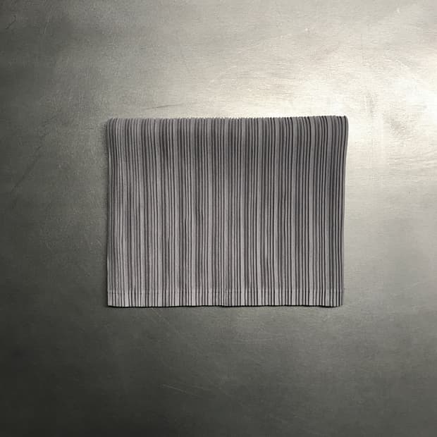 이세이 미야케 플리츠 플리즈 넥워머 그레이