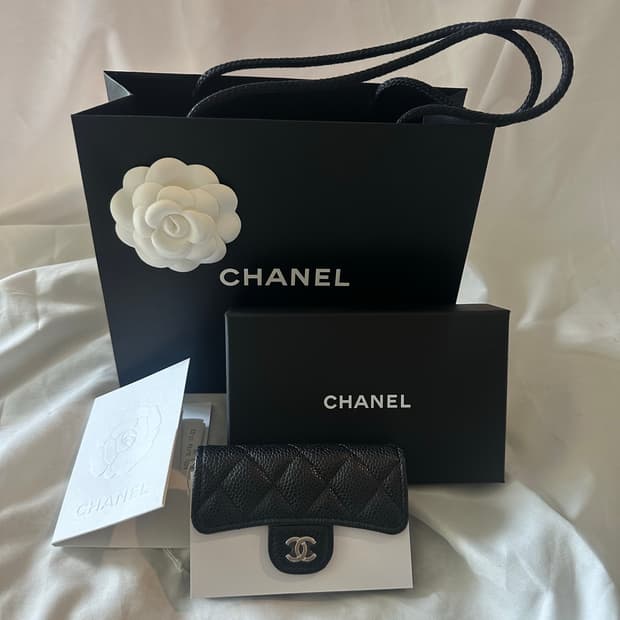 (새상품)샤넬 캐비어 카드지갑 은장 블랙