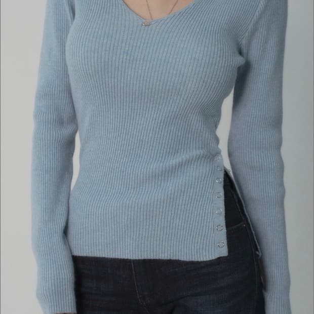 페일제이드 사이드 슬릿 브이넥 니트 스카이불루