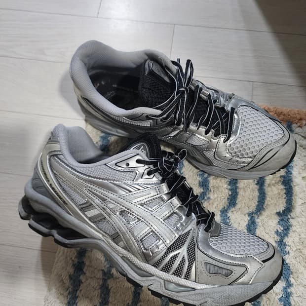 아식스 젤카야노 14 레거시 실버 275